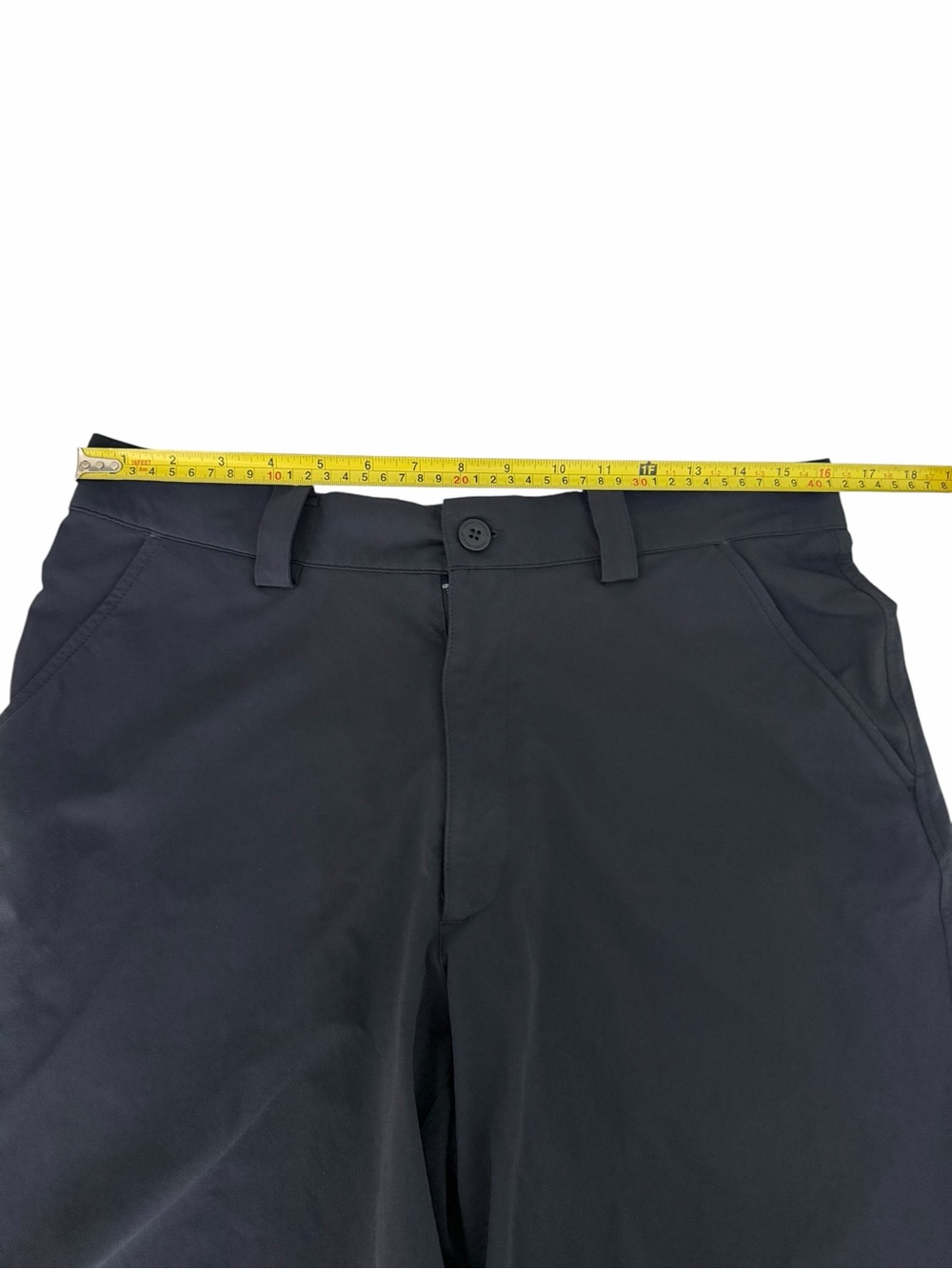 UNDER ARMOUR Black Performance Golf Stretch Shorts size 32R - Picture 8 of 9
